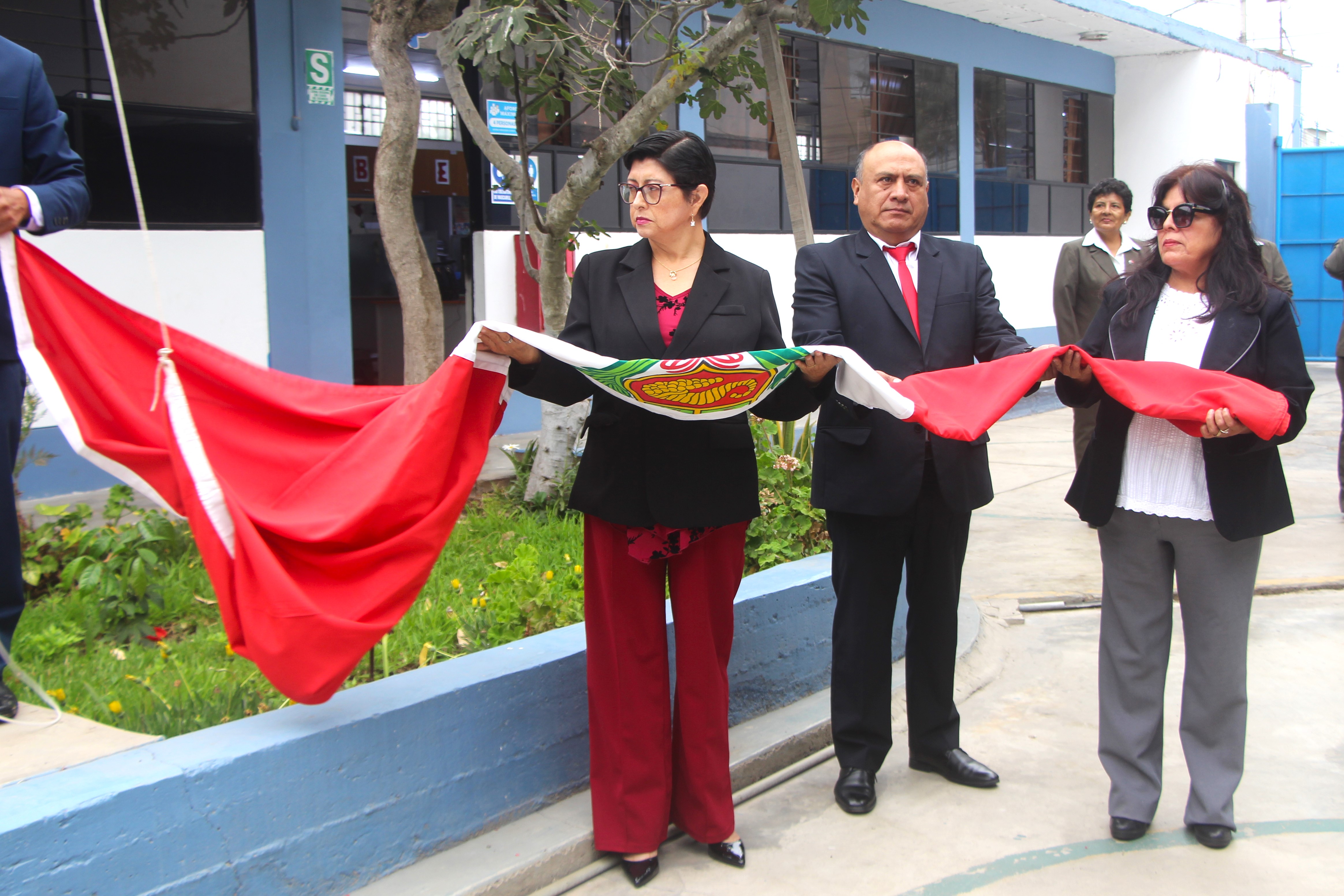 IZAMIENTO DE BANDERA EN LA UGEL N° 10 DE HUARAL (04/05/2026)