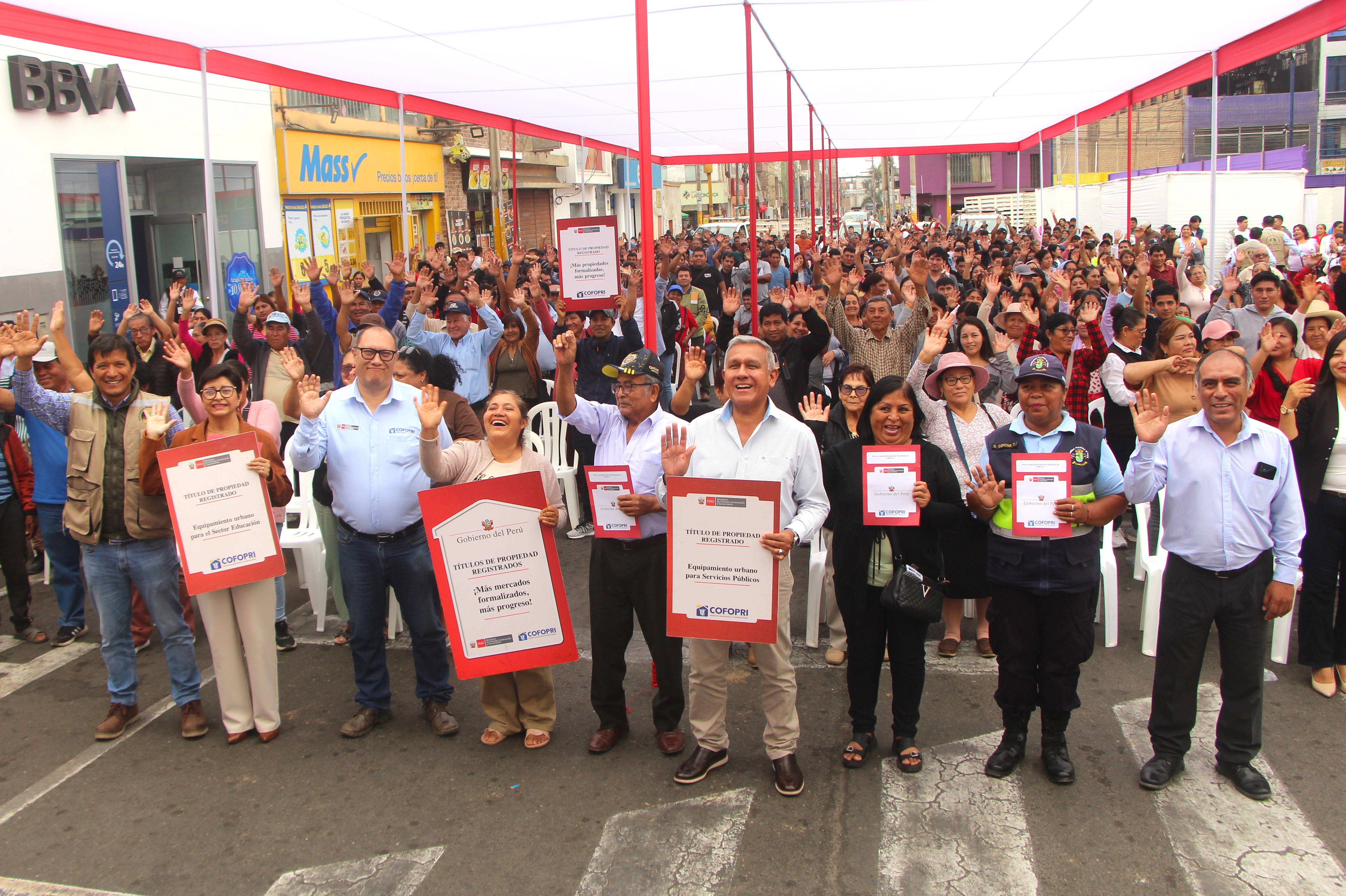 ENTREGA DE TÍTULOS DE PROPIEDAD EN FAVOR DEL MINEDU